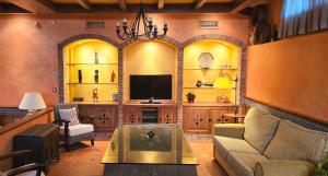 VILLA CASTELLA Acogedora casa para familias con piscina y jardín cerca del mar