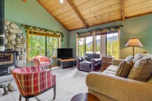 Close to Ski Slopes: Tahoe Ski Chalet w Fireplace