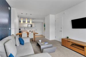 Spectacular 1BR Resort Pool Gym Near Beach