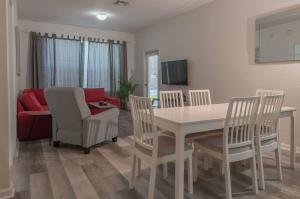 2785AL-SVH Brand New Apartment!
