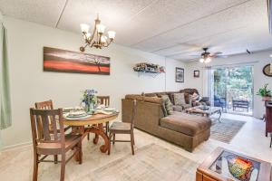 Pool and Beach Access Lovely Mary Esther Condo!