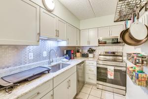 Pool and Beach Access Lovely Mary Esther Condo!