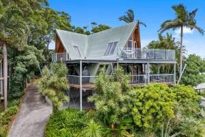 Lovat House by Discover Stradbroke - Amity Point