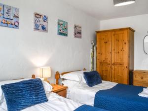Dizzard Cottage