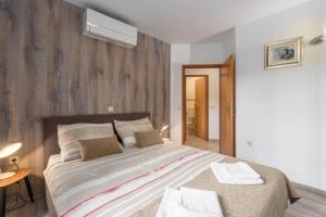 Apartments with WiFi Vrsar, Porec - 17473