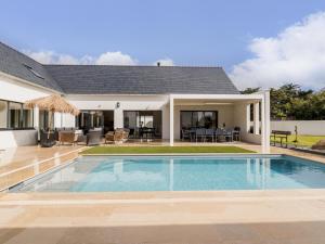 Maisons de vacances Villa d-Exception avec Piscine, Spa et Salle de Cinema a 50m de la Plage, Capacite 14 pers. - FR-1-306-1275 : photos des chambres