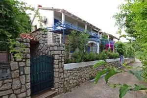 Apartments with a parking space Porozina, Cres - 23050 - Porozina