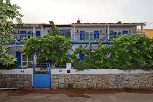 Apartments with a parking space Porozina, Cres - 23050 