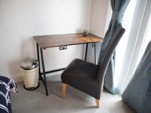 Bright Private Terrace - Free Private Parking - TV - WiFi - Netflix