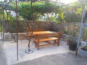 Apartments with parking space Bribir, Novi Vinodolski - 23380 