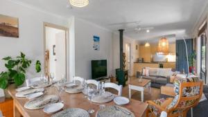 Sea-Vine Hideaway by Wine Coast Holiday Rentals