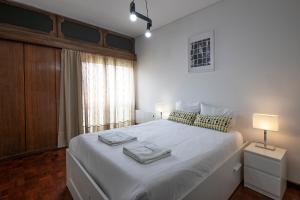 FLH Porto Spacious Apartment with Balcony