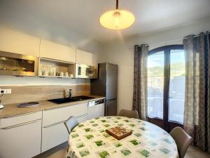 Maisons de vacances Maison F4 avec terrasse, parking et animaux acceptes - FR-1-451-185 : photos des chambres
