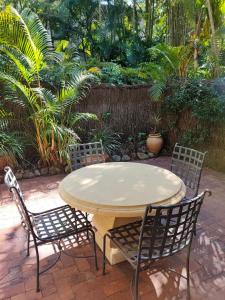 Tristania Little cove