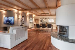 Spirit Apartments - The Penthouse - Lake View - Parking