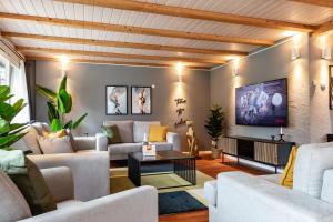 Spirit Apartments - The Penthouse - Lake View - Parking