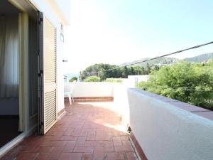 Casa amplia con jardín a 100m de la playa de La Farella, cerca del puerto de Llançà - ES-228-168