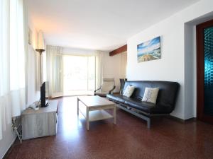 Casa amplia con jardín a 100m de la playa de La Farella, cerca del puerto de Llançà - ES-228-168