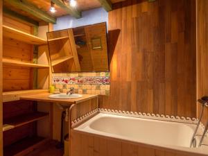 Appartements Loft atypique avec jardin a Meze, proche commerces, plage et parc du chateau Girard - FR-1-604-49 : photos des chambres