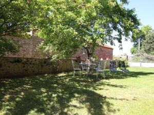 Gîte 4 étoiles au cœur de l’Auvergne avec terrasse, jardin clos et équipements pour enfants - FR-1-582-476