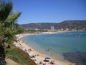 Studio cabine avec jardin privé face plage du Lavandou - 4 couchages - FR-1-803-52