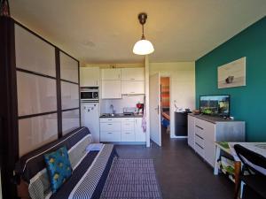 Studio calme avec loggia, proche plage et centre, climatisé, parking inclus - FR-1-803-54