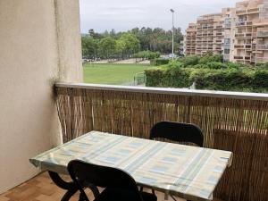 Studio calme avec loggia, proche plage et centre, climatisé, parking inclus - FR-1-803-54