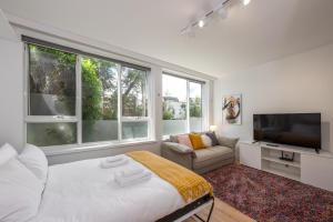 Lovely Studio with Free Parking in East Melbourne!