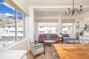 Amazing 2 Bedroom Apartment with mountain views on Kloof street