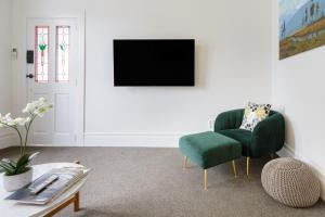 Light-filled Renovated Villa Walk to Ponsonby Road