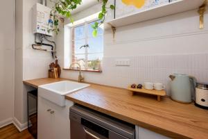 Charming Art Deco Unit in East Melbourne