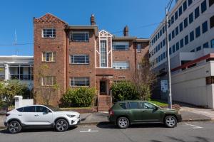 Charming Art Deco Unit in East Melbourne