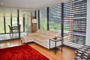 Spacious 1 Bedroom Apartment in the Heart of Melbournes CBD