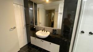 Chic 1-bedroom Apartment in Melbourne CBD