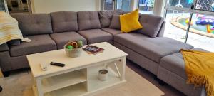 Gold Coast 6 BR House with Pool