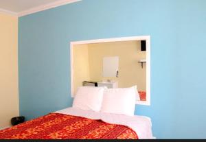 Queen Room - Non-Smoking room in Plaza Hotel Gardena
