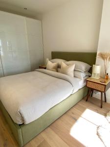 Sleek Scandi-Inspired 2BD Flat Fulham