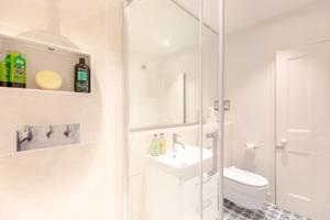 Contemporary 2BD Flat - 1 Min to Pimlico Station!