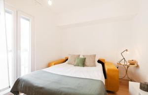 Bright 2 Bedroom Apartment with parking in Lisbon