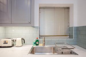 1 Bedroom Apartment on The Riverbank Near St Pauls