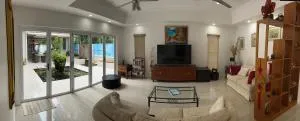 Absolute Beachfront 2 Bedroom Luxury Holiday Apartment - Kuranda