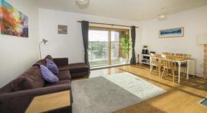 Bright 2BD Flat with Private Balcony - Dublin