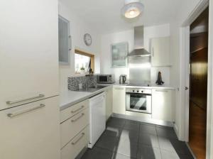 Bright 2BD Flat with Private Balcony - Dublin