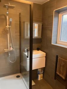 Spacious 1BD Flat - 4 mins to Regents Canal!