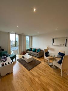 Sleek & Sunny 1BD Flat Near Greenwhich - Deptford!
