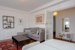 Contemporary 2 Bedroom Flat in Bayswater