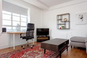 Contemporary 2 Bedroom Flat in Bayswater