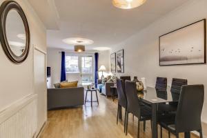 Lovely 4 Bedroom House with Garden near Waterloo