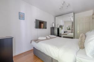 Bright 1 Bedroom Flat in Kensington Olympia