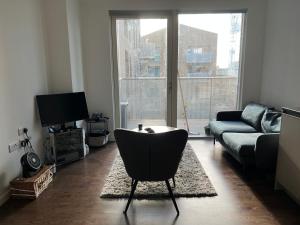 Modern 1 Bedroom Apartment with Balcony in Surrey Quays
